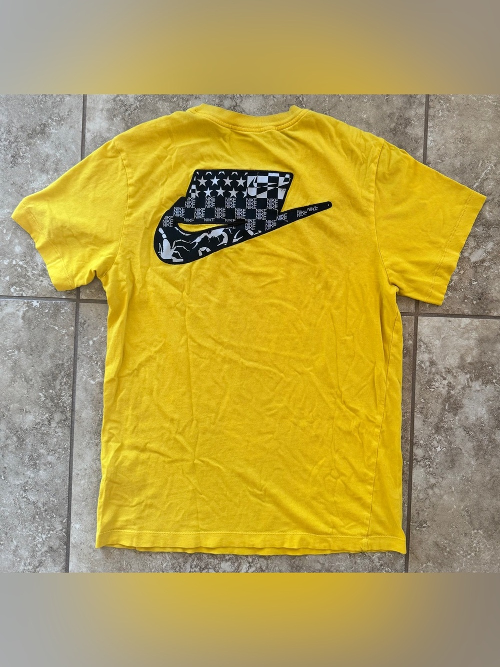 THE NIKE TEE T-Shirt Small Embroidered SCORPION Swoosh Star Yellow Black White